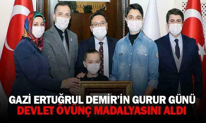 Gazi Ertuğrul Demir devlet övünç madalyasını aldı