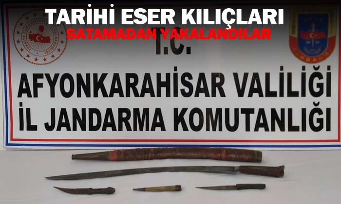 Tarihi kılıçları satamadan yakalandılar