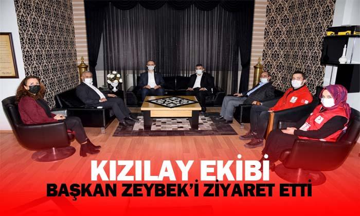Kızılay ekibi Başkan Zeybek’i ziyaret etti