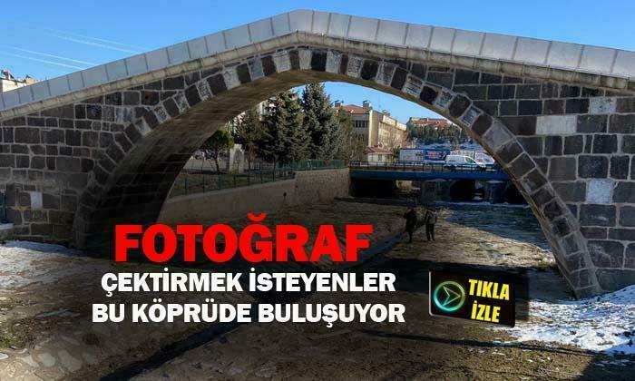 Fotoğraf çektirmek isteyenler bu köprüde buluşuyor
