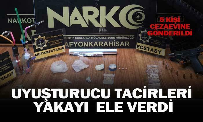 Uyuşturucu tacirleri yakayı ele verdi