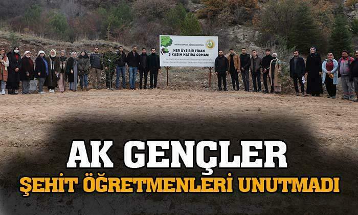 Afyonkarahisar’da ak gençler şehit öğretmenleri unutmadı