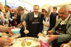 aşure dağıtımı