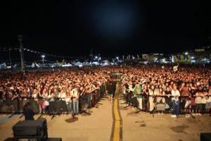 Ajda Pekkan Afyon’u salladı. Türkiye’nin en büyük entegre gençlik festivali MotoFest’in son gününde süper star Ajda Pekkan sahne aldı. Binlerce kişinin katıldığı gecede Ajda Pekkan söylediği şarkılarla hayranlarını coşturdu