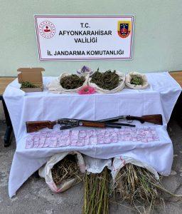 jandarma zehir tacirlerine geçit vermiyor