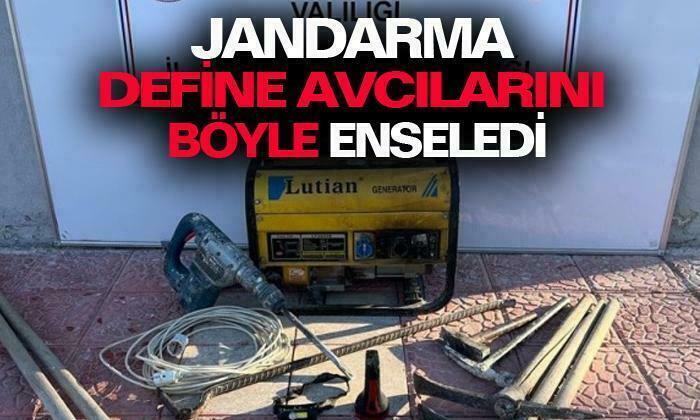 Kaçak kazı yaparken jandarmaya yakalandılar