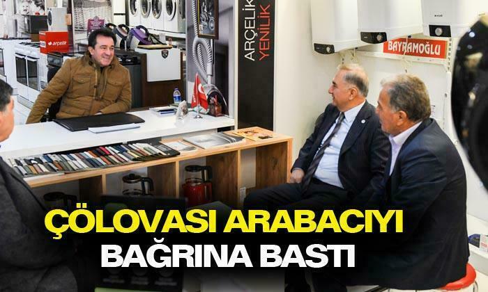 Çölovası Mustafa Enis Arabacı’yı bağrına bastı