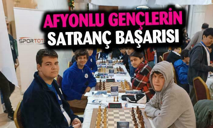 Afyonkarahisarlı sporculardan satranç turnuvasında büyük başarı