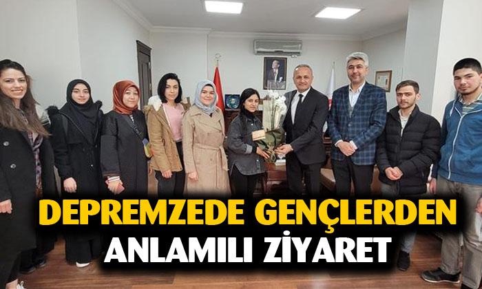 Afyonkarahisar’da depremzede gençlerden il müftülüğüne anlamlı ziyaret