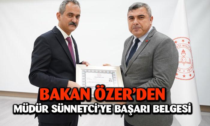 Bakan Özer’den Afyonkarahisar İl Milli Eğitim Müdürü Sünnetci’ye başarı belgesi