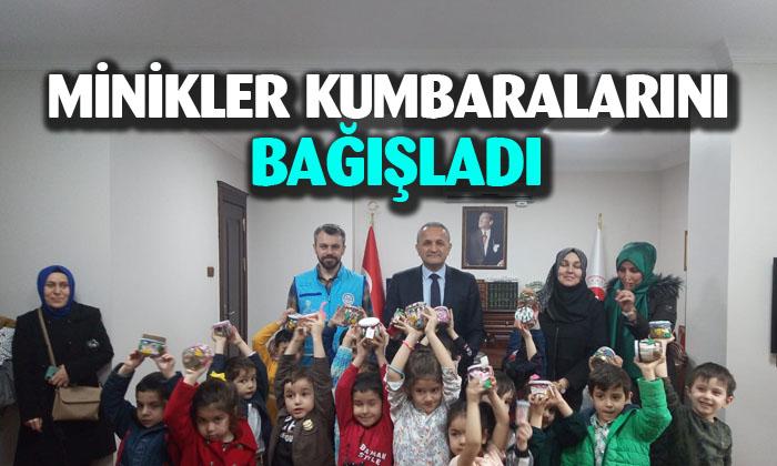 Afyonkarahisar’da minikler kumbaralarını bağışladı