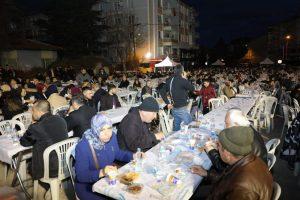 BAKAN ÇAVUŞOĞLU AFYONKARAHİSARLILARLA İFTAR YAPTI