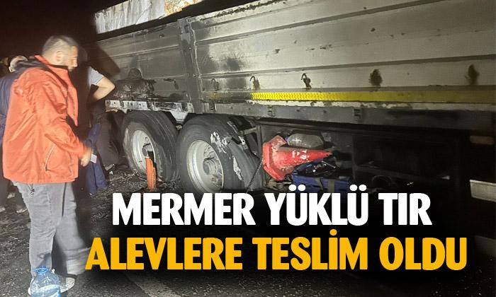 Afyonkarahisar’da mermer blok yüklü tırda yangın çıktı