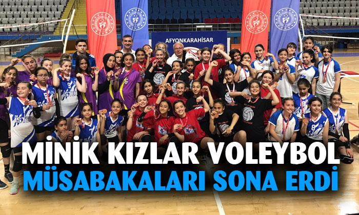 Voleybol müsabakalarında Akal takımı birinci oldu