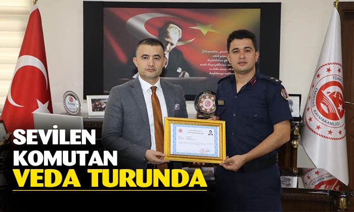Sevilen Komutan Veda Ediyor