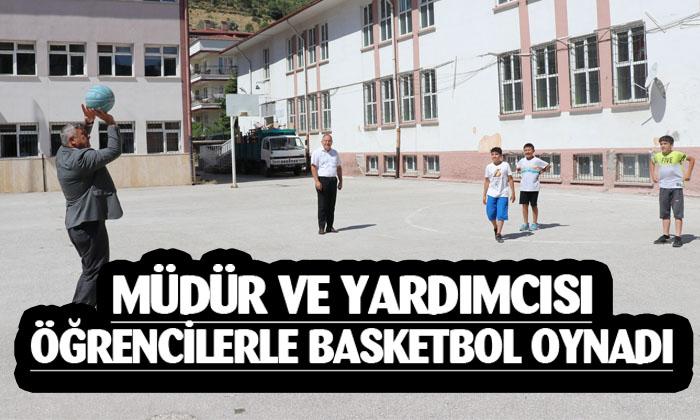 Müdür Sünnetci öğrencilerle basketbol oynadı