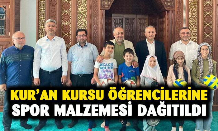 Kur’an kursu öğrencilerine spor malzemeleri dağıtıldı
