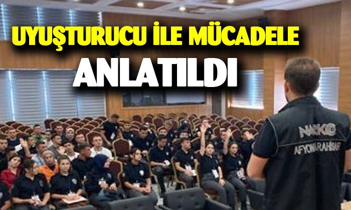 Polis memurlarına uyuşturucu ile mücadele anlatıldı