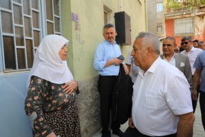 Başkan Zeybek mahalle turunda