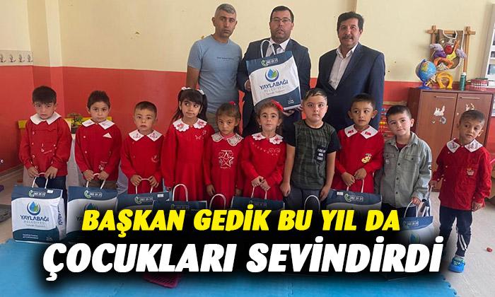 Kitaplar devletten, kırtasiye malzemeleri Akgedik’ten