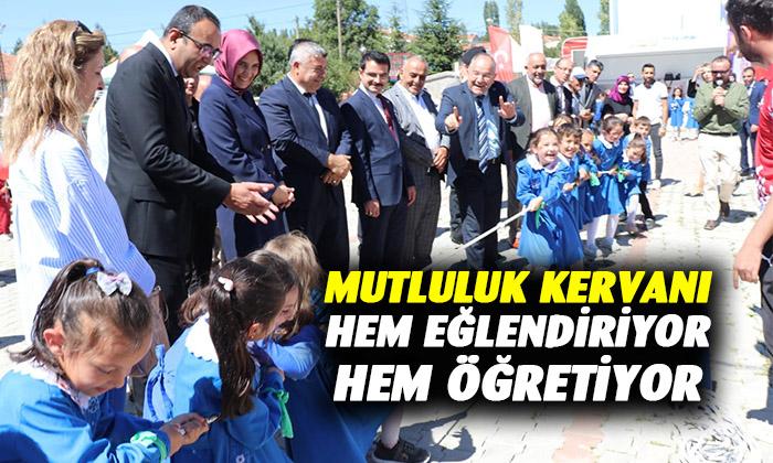 Mutluluk kervanı eğlendirerek, bilgi dağıtıyor