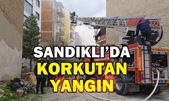 Sandıklı’da ev yangını, itfaiyenin alevlere müdahalesi sürüyor