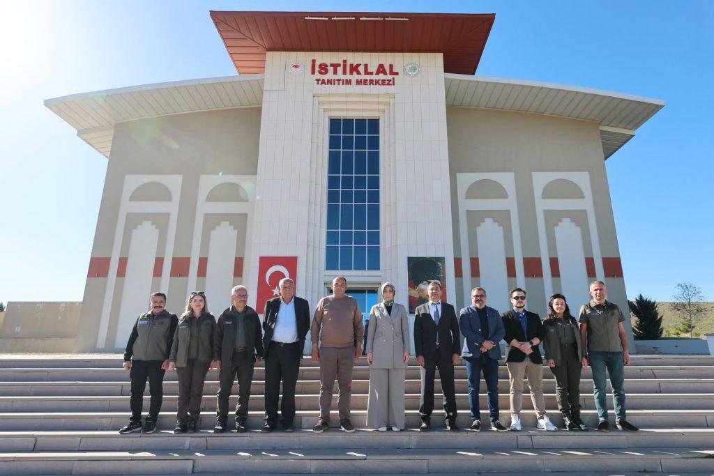 Afyonkarahisar Valisi Yiğitbaşı, İstiklal Tanıtım Merkezi’nde inceleme yaptı