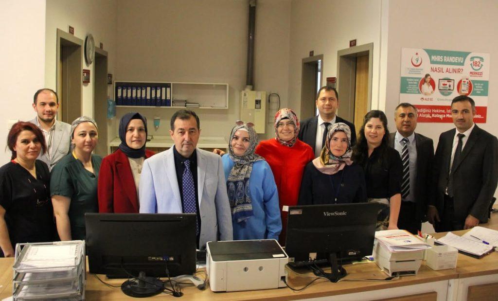 Afyonkarahisar Devlet Hastanesi’nde ebelere güzel jest