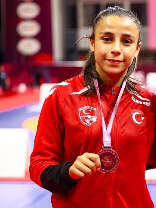 Afyonkarahisar’lı Güreşçi Fatma Yılmaz Avrupa Şampiyonası’nda Gümüş Madalya Kazandı