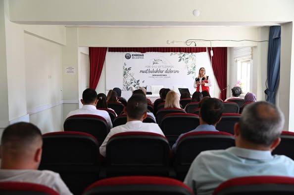 Emirdağ Belediyesi Koruyucu Aile Semineri Düzenledi
