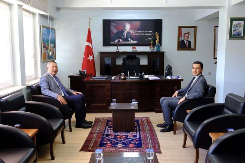 Dinar Belediye Başkanı Topçu, Yeni Kaymakam Uğuz’a Hayırlı Olsun Ziyareti Gerçekleştirdi